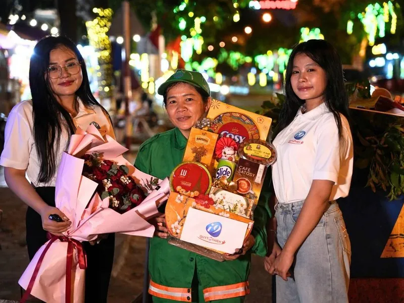 Minh họa phần Câu hỏi thường gặp với các biểu tượng hỏi đáp